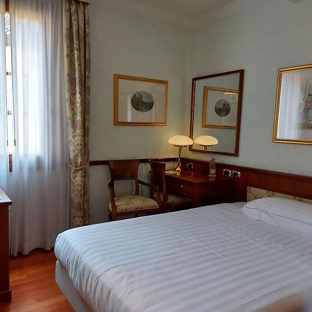Phi Hotel Dei Medaglioni Correggio Extérieur photo