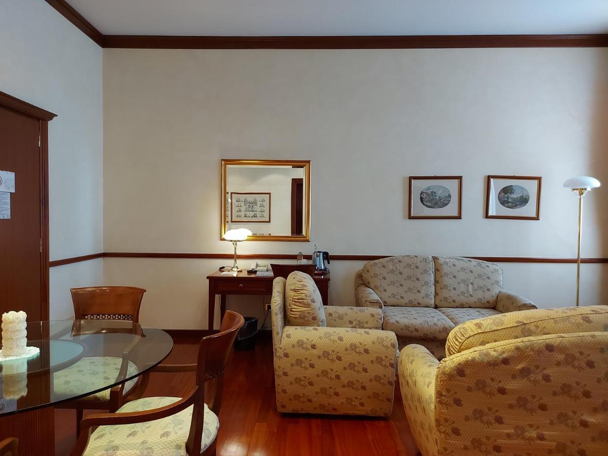 Phi Hotel Dei Medaglioni Correggio Extérieur photo