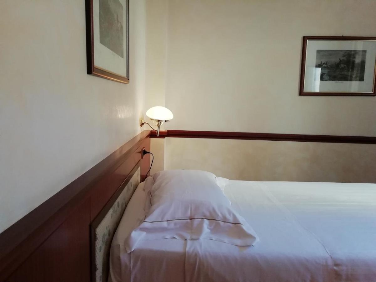 Phi Hotel Dei Medaglioni Correggio Extérieur photo