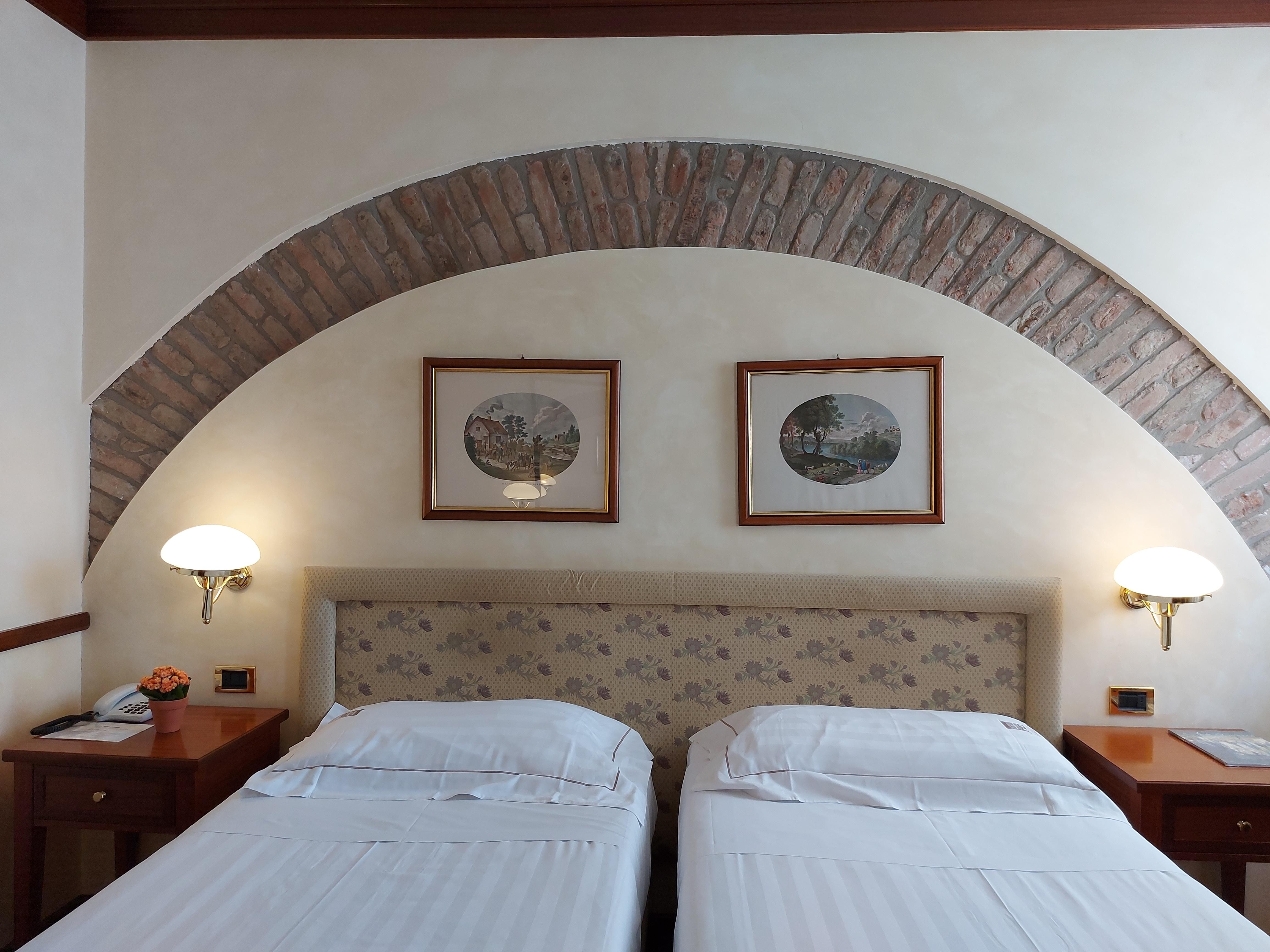 Phi Hotel Dei Medaglioni Correggio Extérieur photo