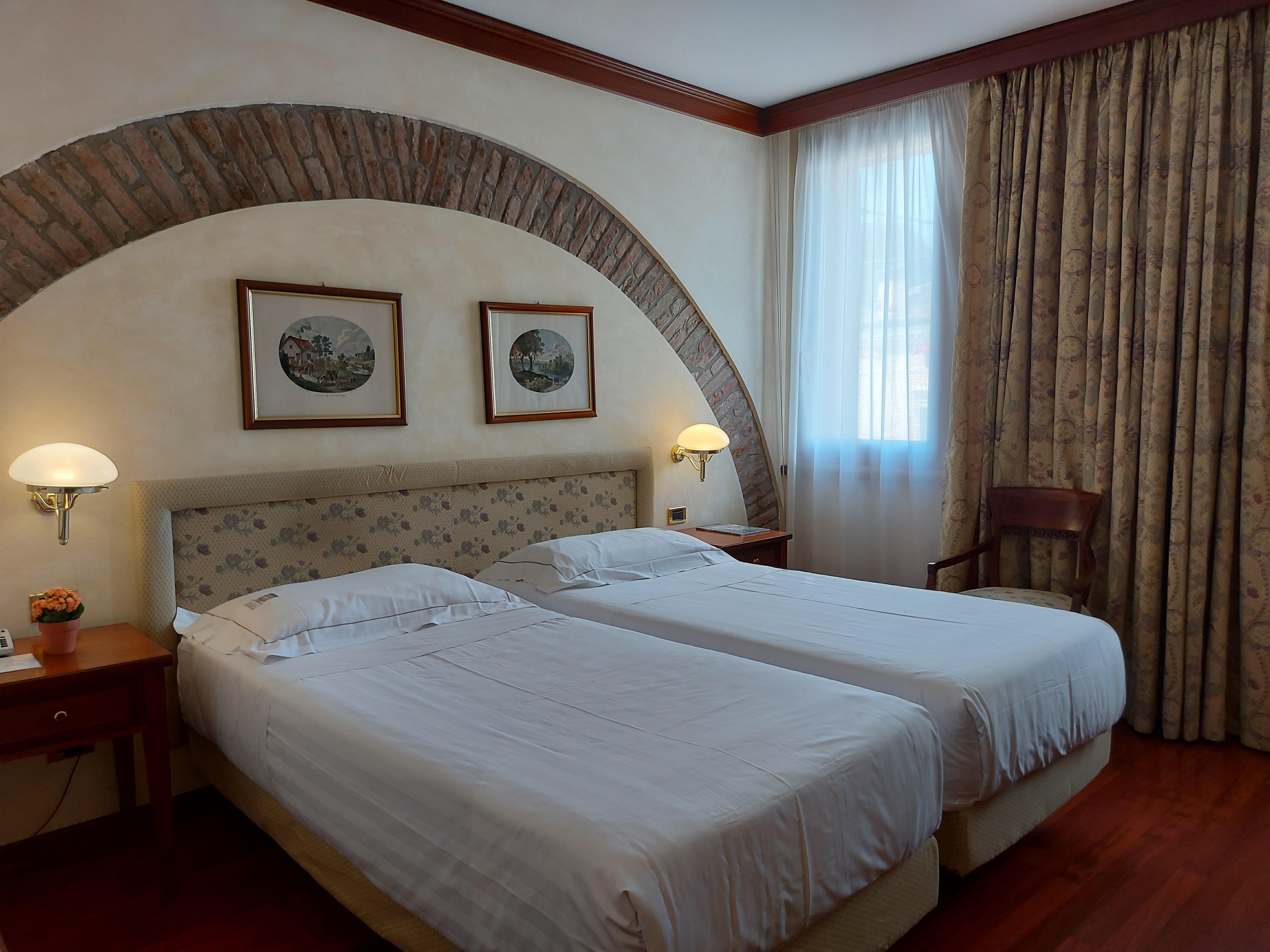 Phi Hotel Dei Medaglioni Correggio Extérieur photo