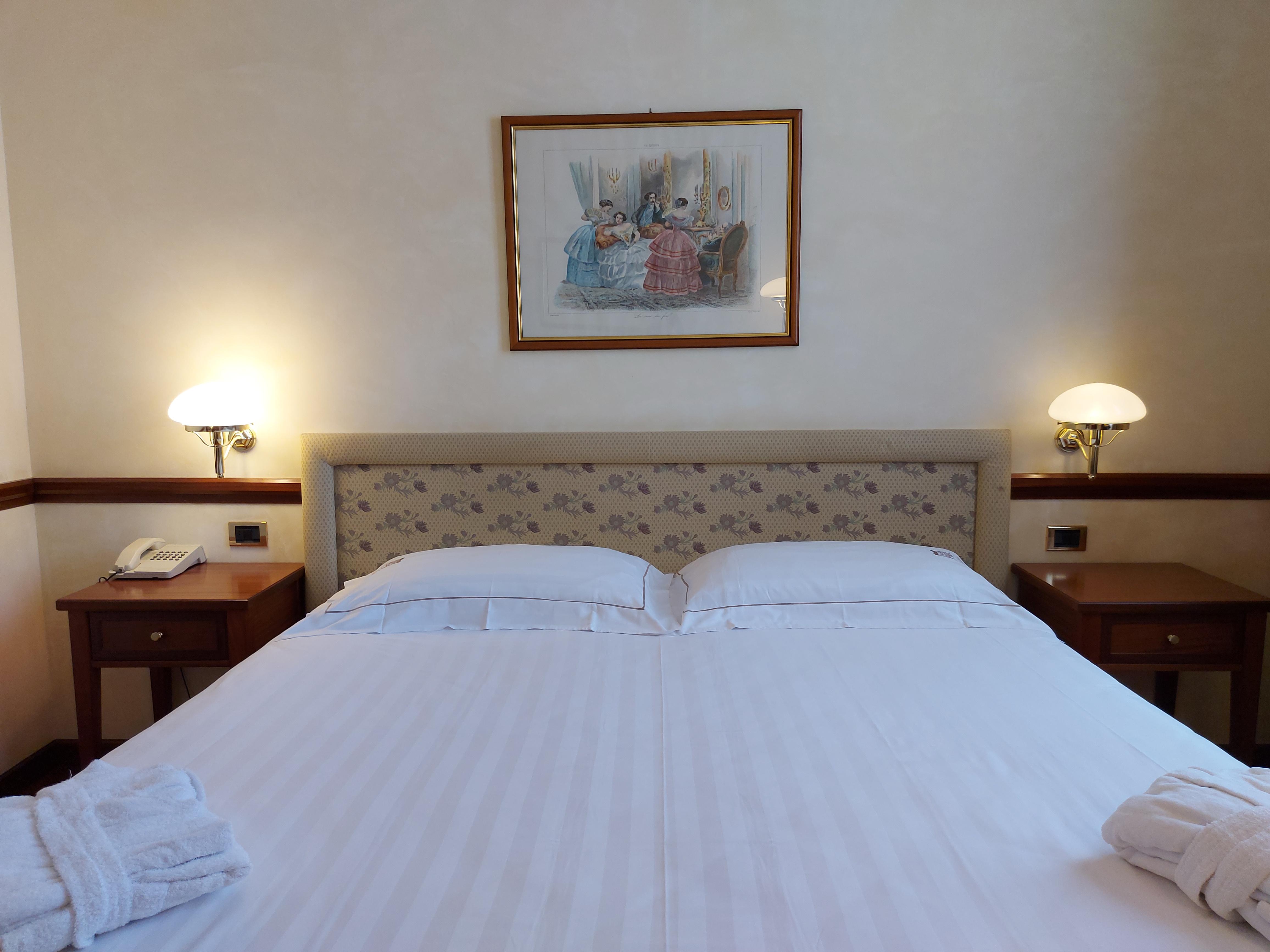 Phi Hotel Dei Medaglioni Correggio Extérieur photo