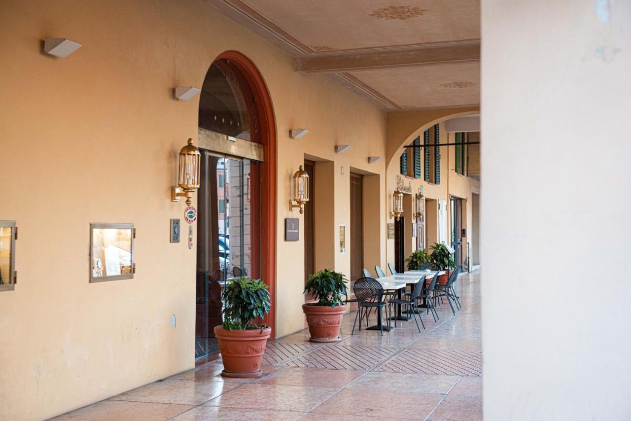 Phi Hotel Dei Medaglioni Correggio Extérieur photo