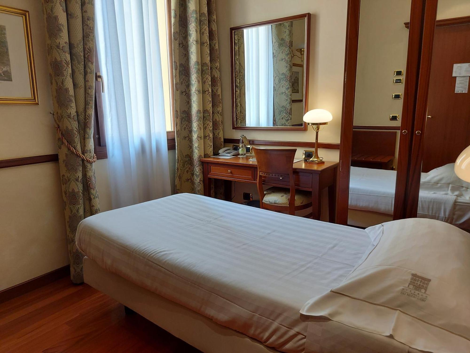 Phi Hotel Dei Medaglioni Correggio Extérieur photo