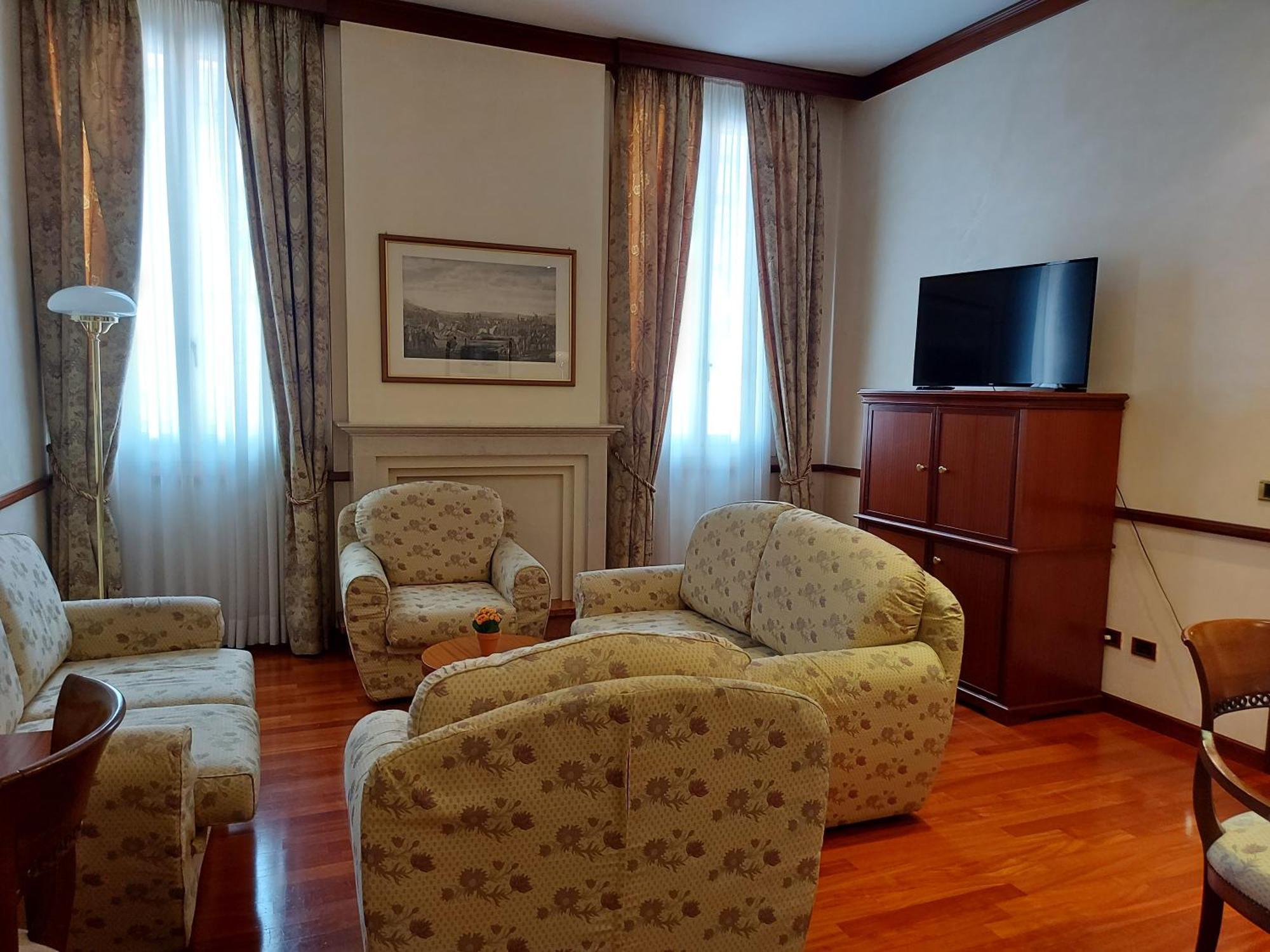 Phi Hotel Dei Medaglioni Correggio Extérieur photo
