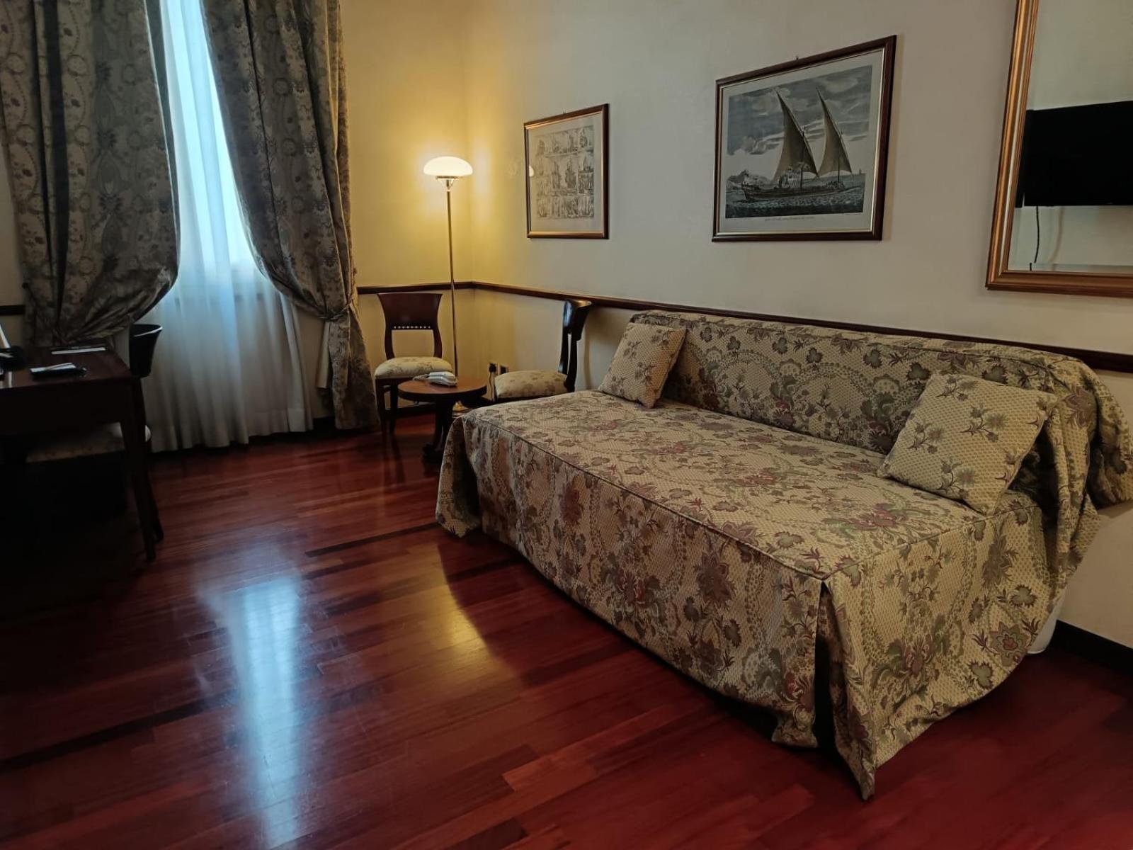 Phi Hotel Dei Medaglioni Correggio Extérieur photo