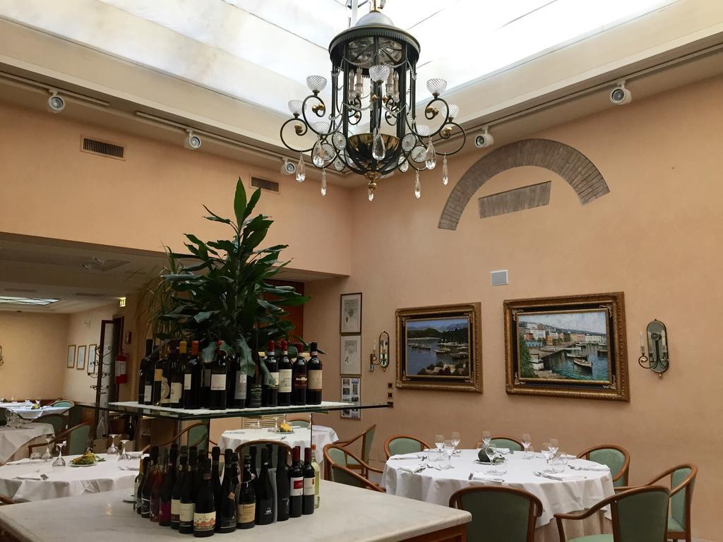 Phi Hotel Dei Medaglioni Correggio Extérieur photo