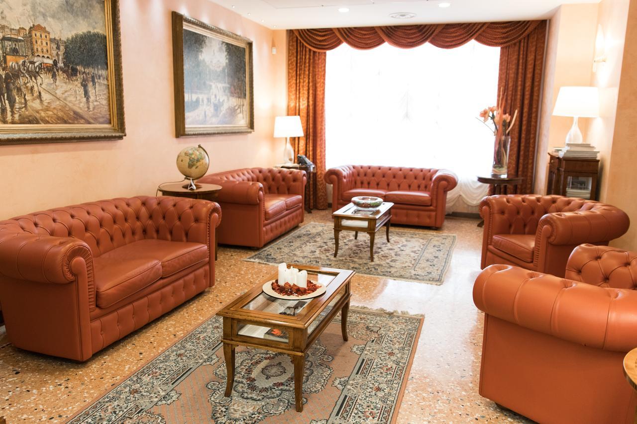 Phi Hotel Dei Medaglioni Correggio Extérieur photo