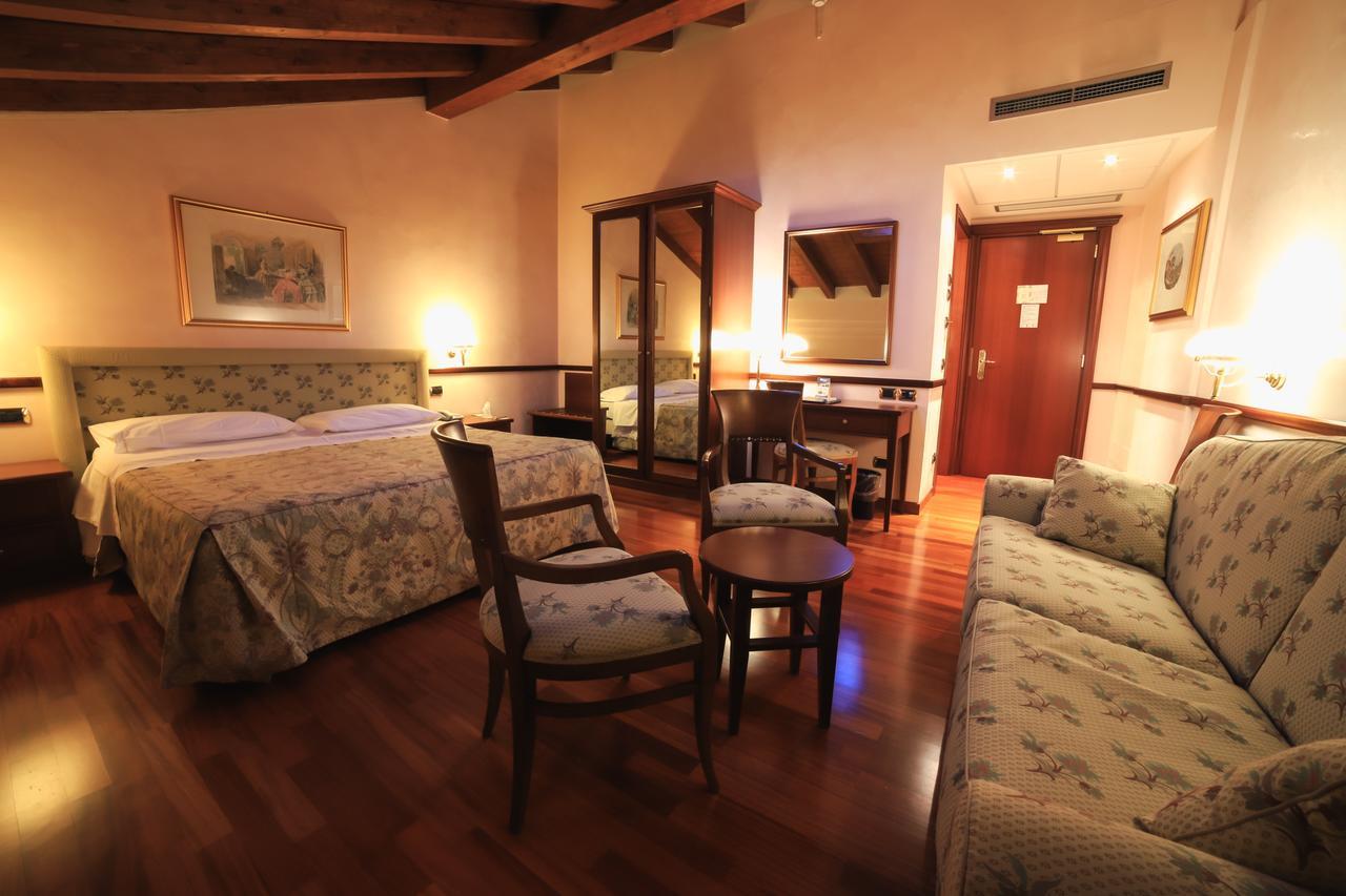 Phi Hotel Dei Medaglioni Correggio Extérieur photo