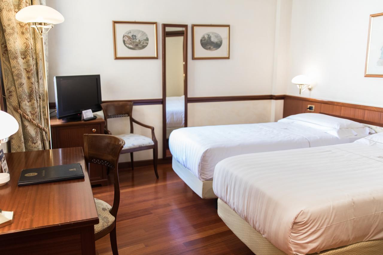 Phi Hotel Dei Medaglioni Correggio Extérieur photo