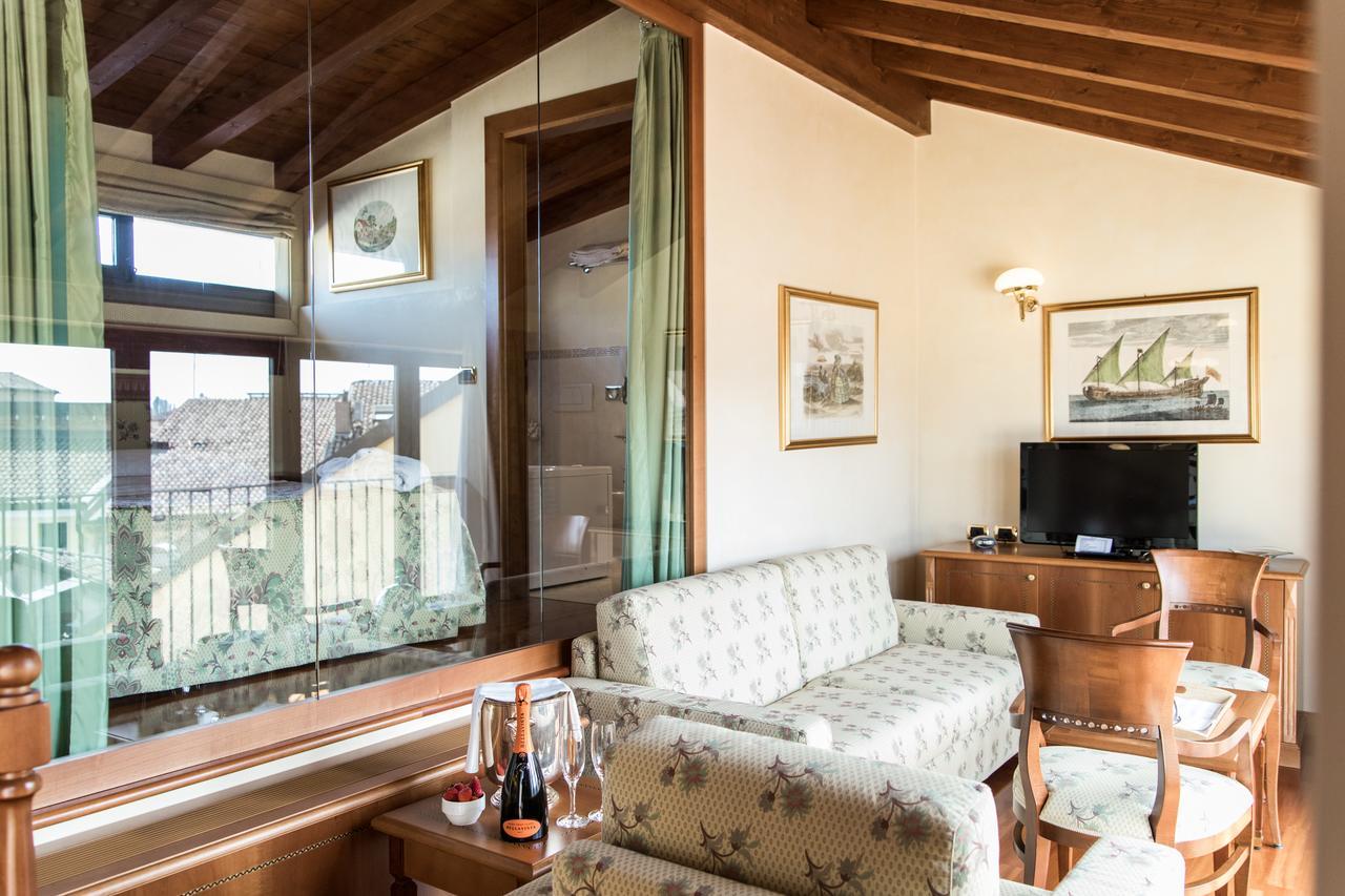 Phi Hotel Dei Medaglioni Correggio Extérieur photo