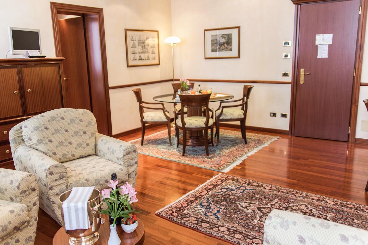 Phi Hotel Dei Medaglioni Correggio Extérieur photo