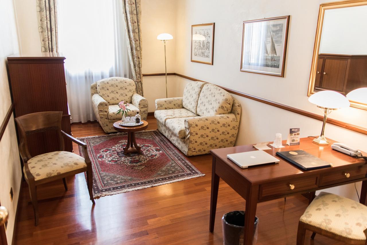 Phi Hotel Dei Medaglioni Correggio Extérieur photo